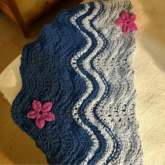 Beach themed blanket with 3d stitched starfish and turtles! So soft - Picture 14 of 15